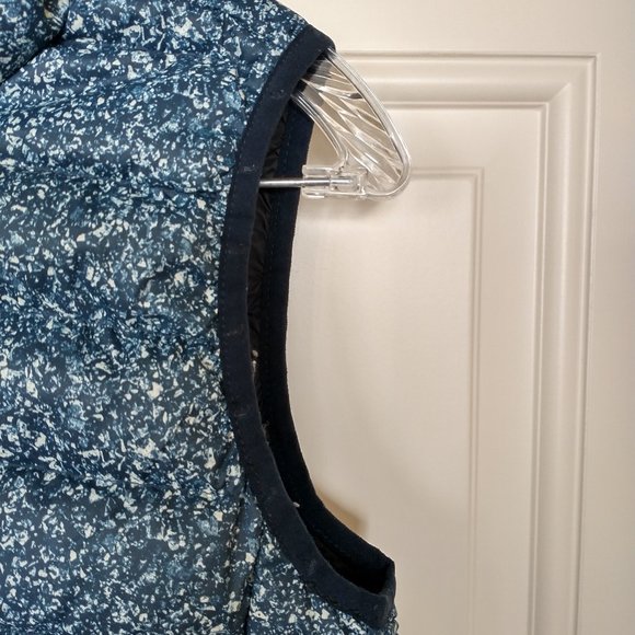 Women's Lole size XS ultra-light weight, packable vest with sac - like new - Picture 8 of 16